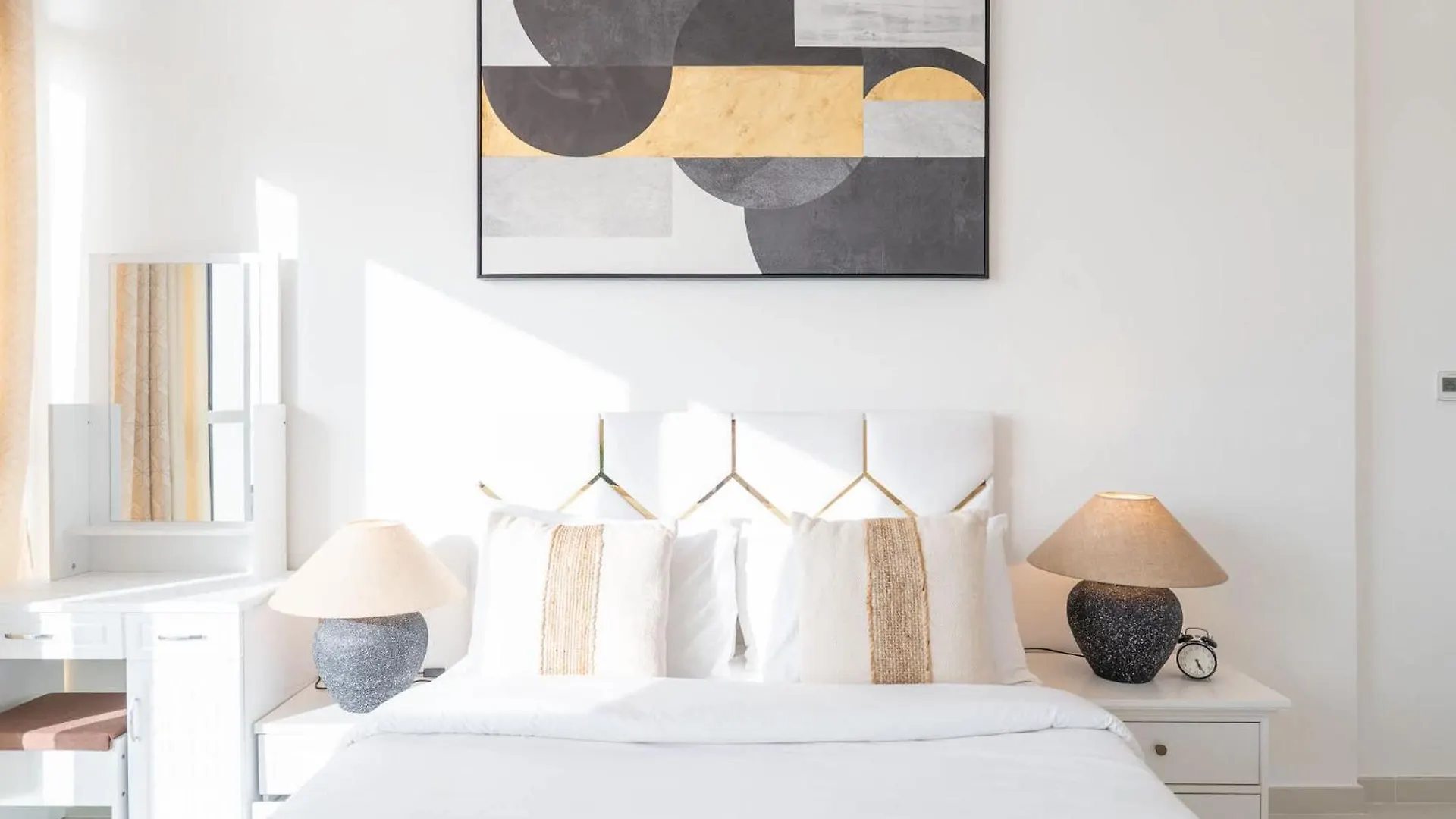 Beautifully Furnished Studio With Skyline Views Dubai Apartment