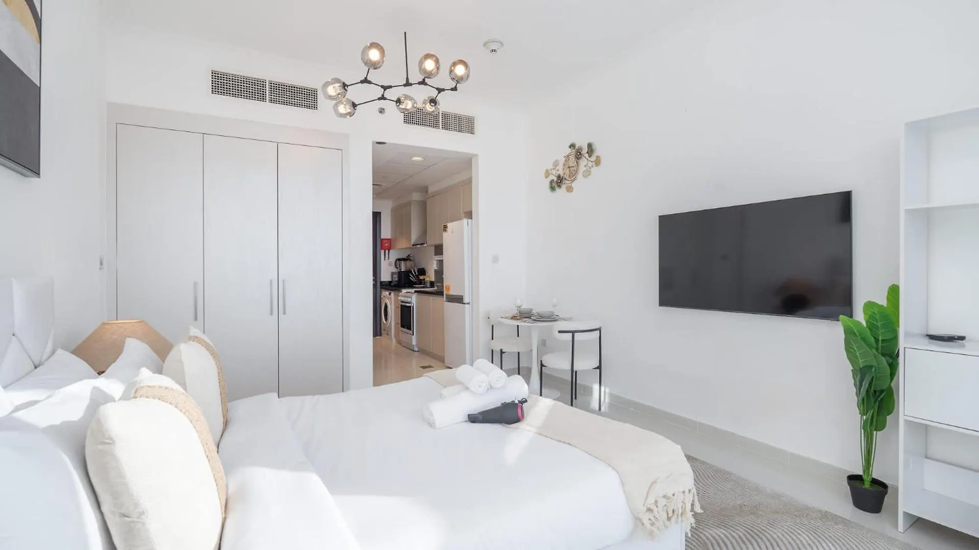 Beautifully Furnished Studio With Skyline Views Dubai Apartment
