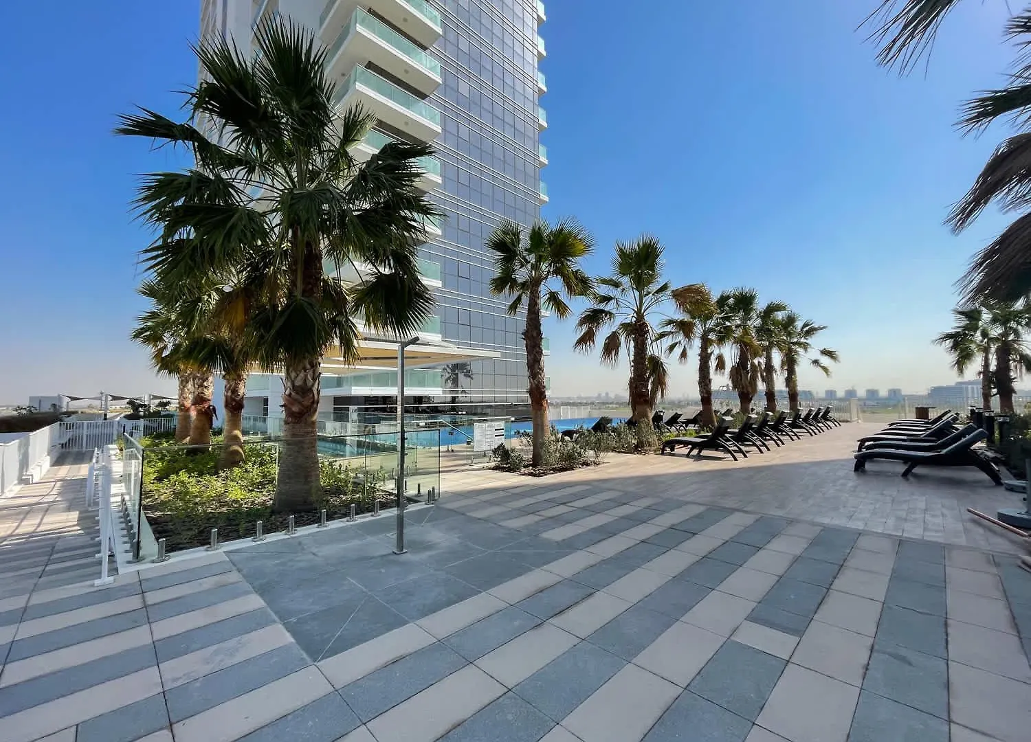 Apartment Beautifully Furnished Studio With Skyline Views Dubai